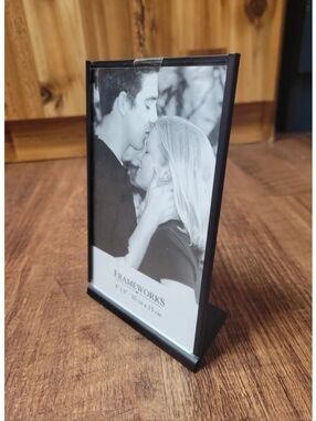 Frameworks 4x6 picture frame